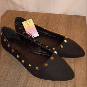 Chic Black Flats with Gold Accents